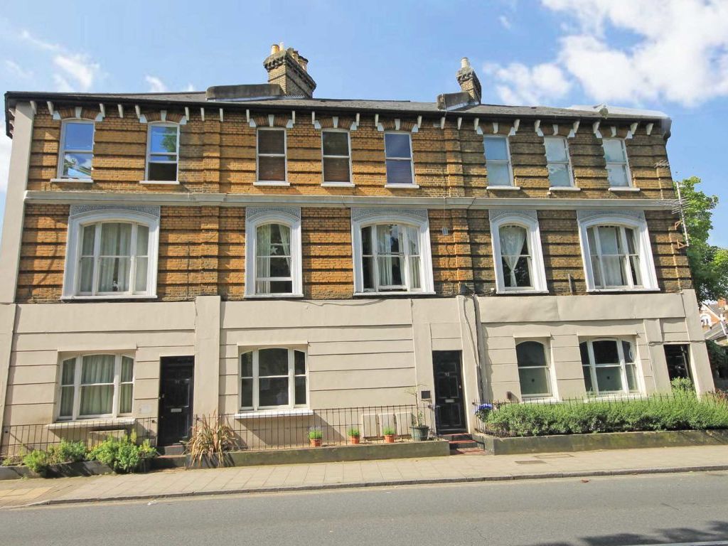 2 bed flat to rent in St. Margarets Road, St Margarets, Twickenham TW1