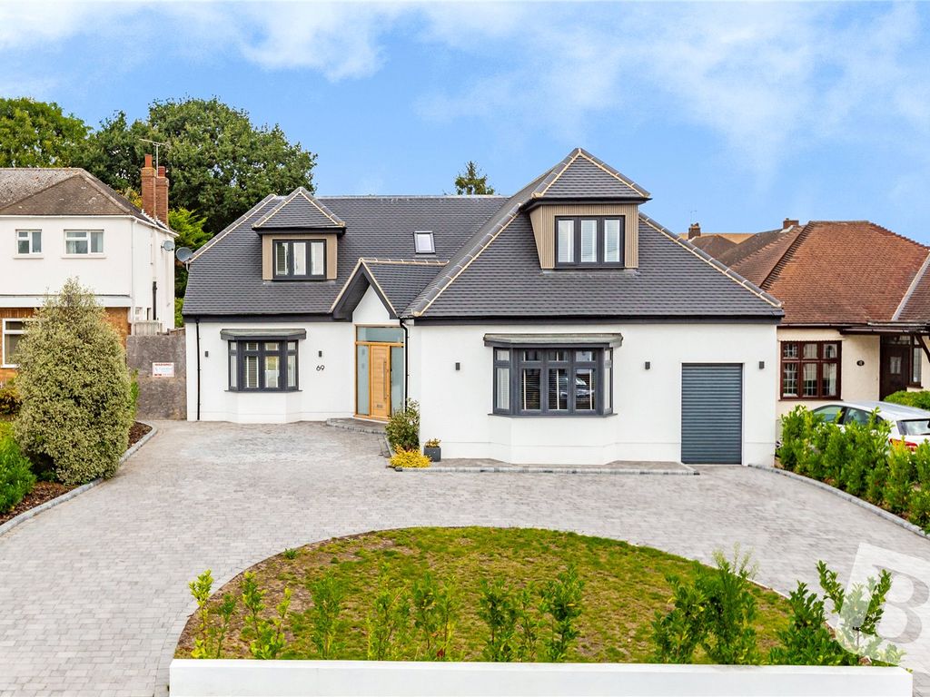 4 bed property for sale in Ingrebourne Gardens, Upminster RM14, £