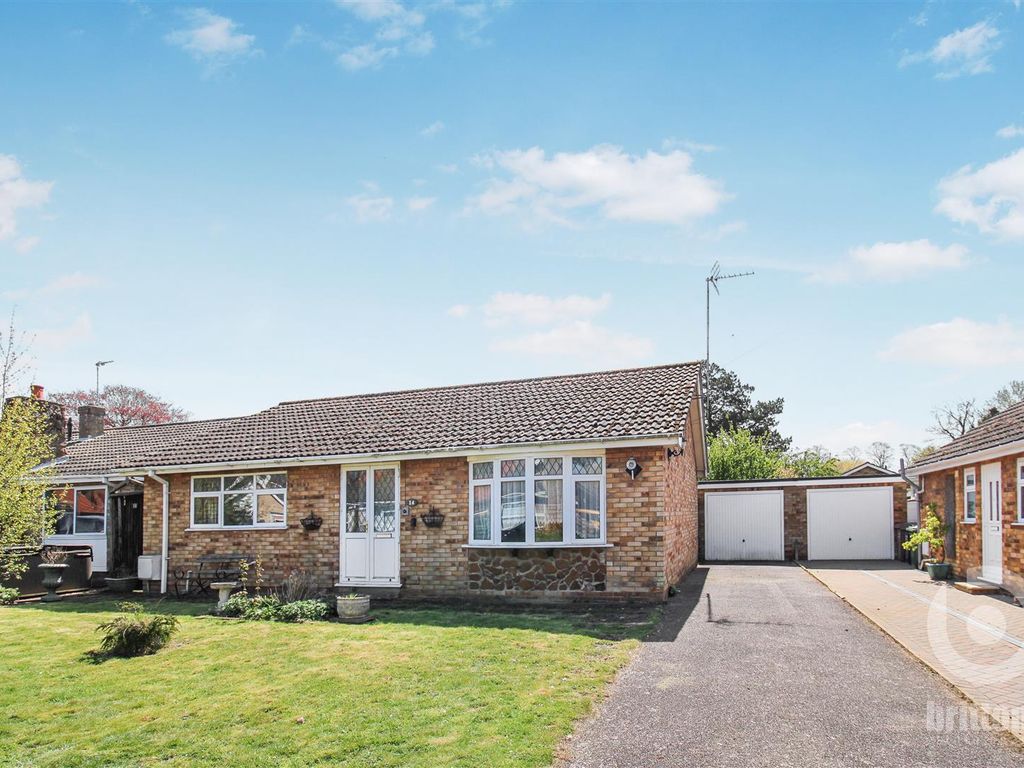 3 bed detached bungalow for sale in Brent Avenue, King's