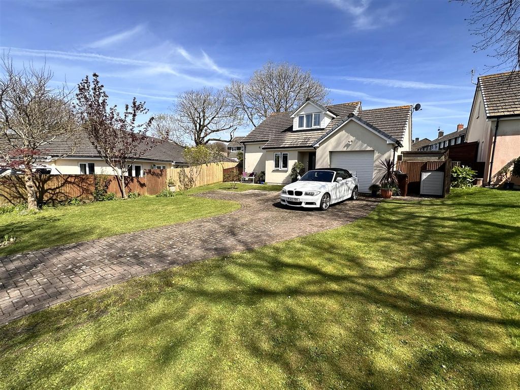 3 bed detached house for sale in Rosewarne Park, Higher Enys Road