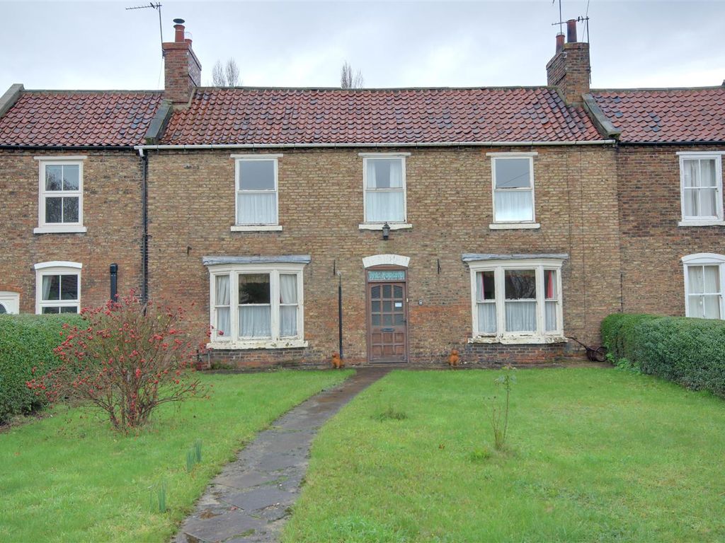 3 bed terraced house for sale in Main Road, Newport, Brough HU15, £