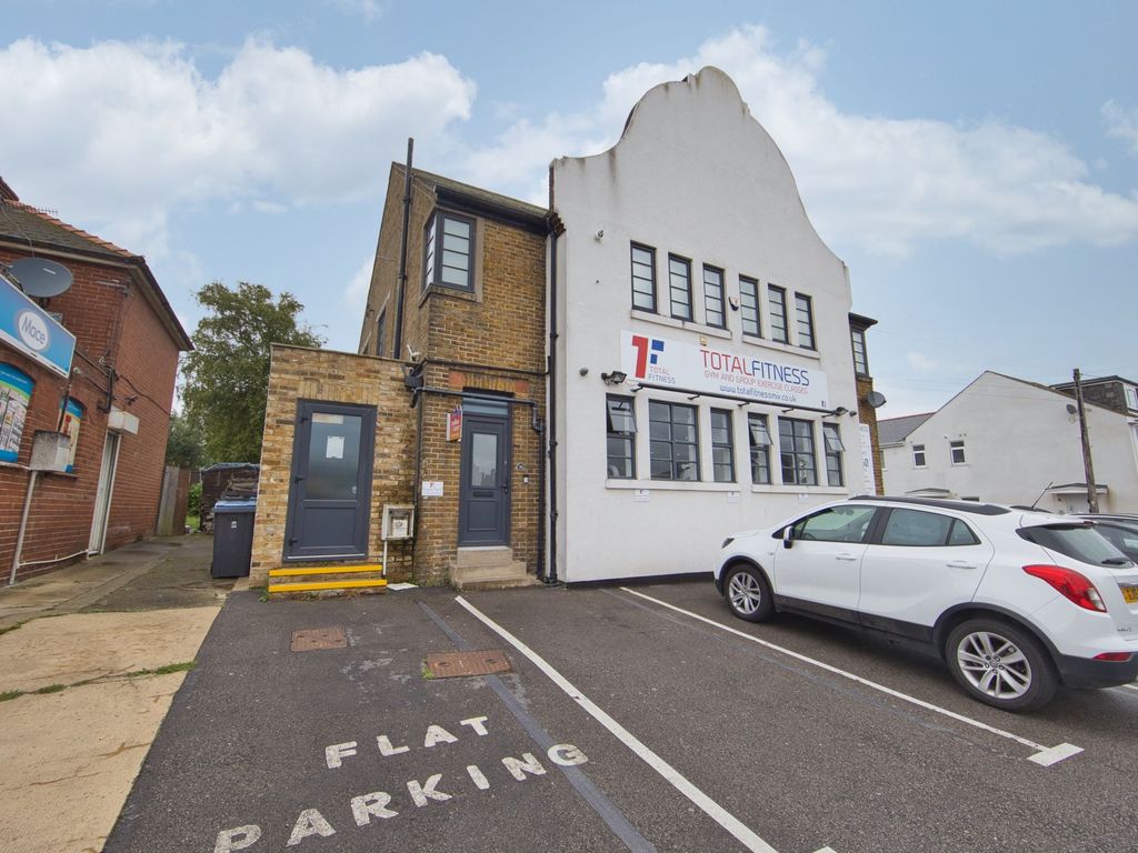 2 bed flat for sale in Mill Hill, Deal CT14, £250,000 Zoopla