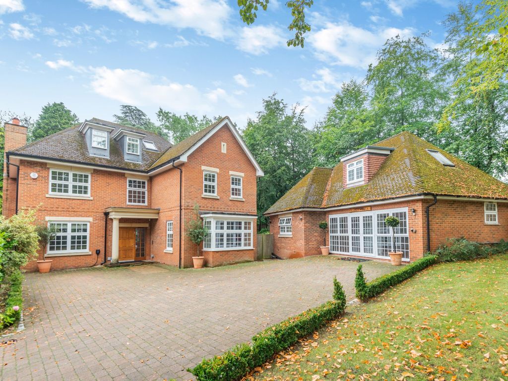 6 bed detached house for sale in The Clump, Rickmansworth WD3, £
