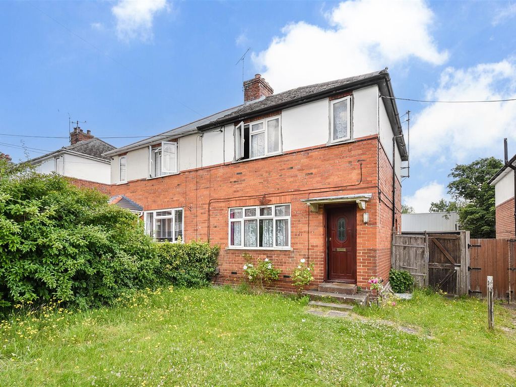 3 bed semidetached house for sale in Wellington Road, Andover SP10, £