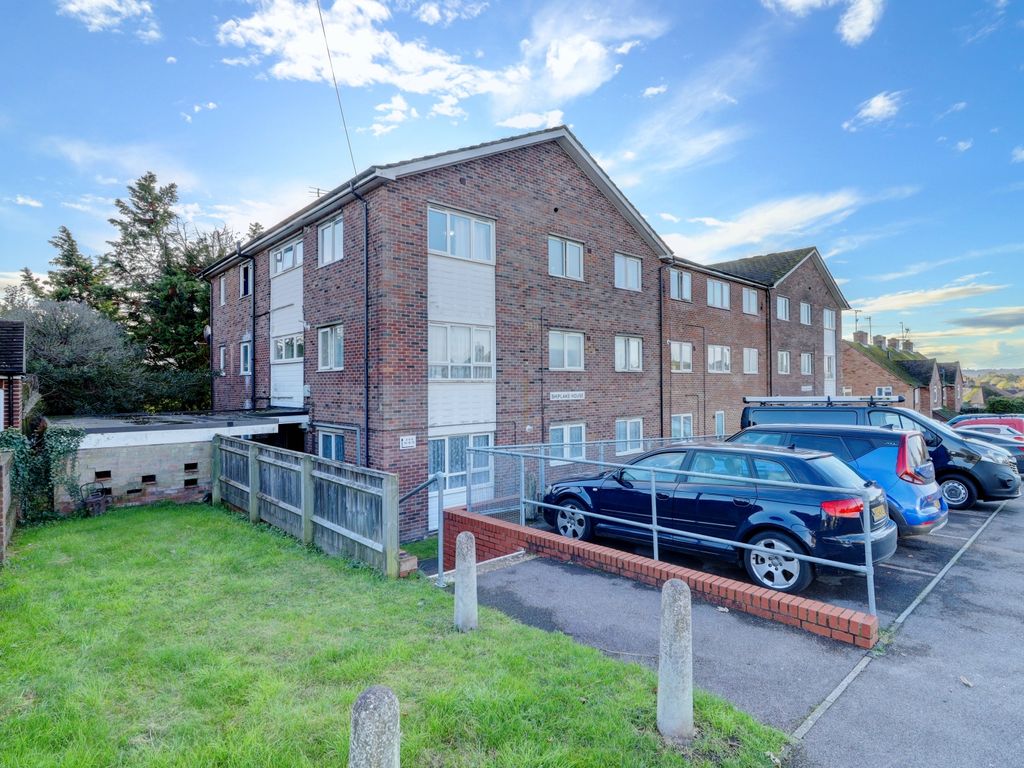 1 bed flat for sale in Fishermans Way, Bourne End SL8, £220,000 Zoopla