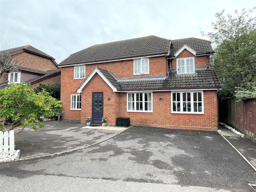 5 bed detached house for sale in Hemmyng Corner, Warfield, Berkshire