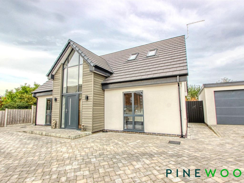 3 bed detached house for sale in Mitchell Street, Clowne, Chesterfield, Derbyshire S43, £395,000
