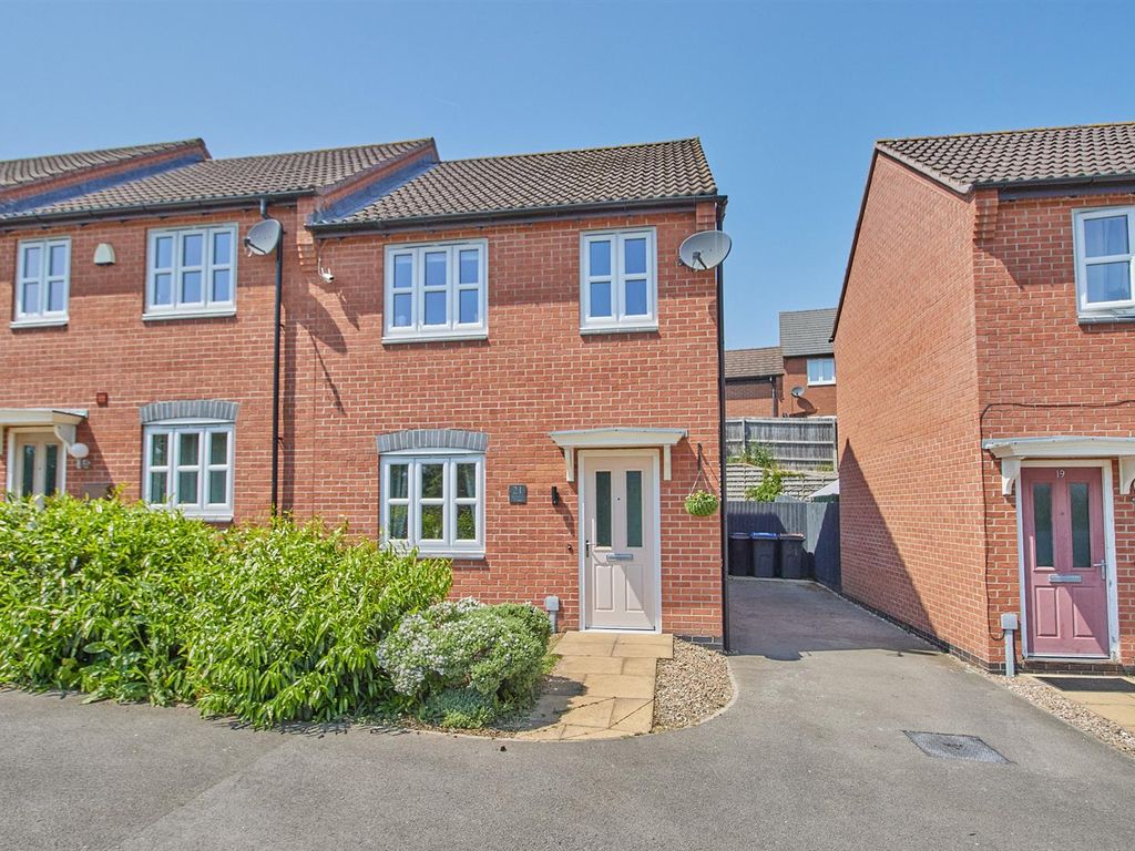 3 bed town house for sale in Helsinki Drive, Hinckley LE10 Zoopla
