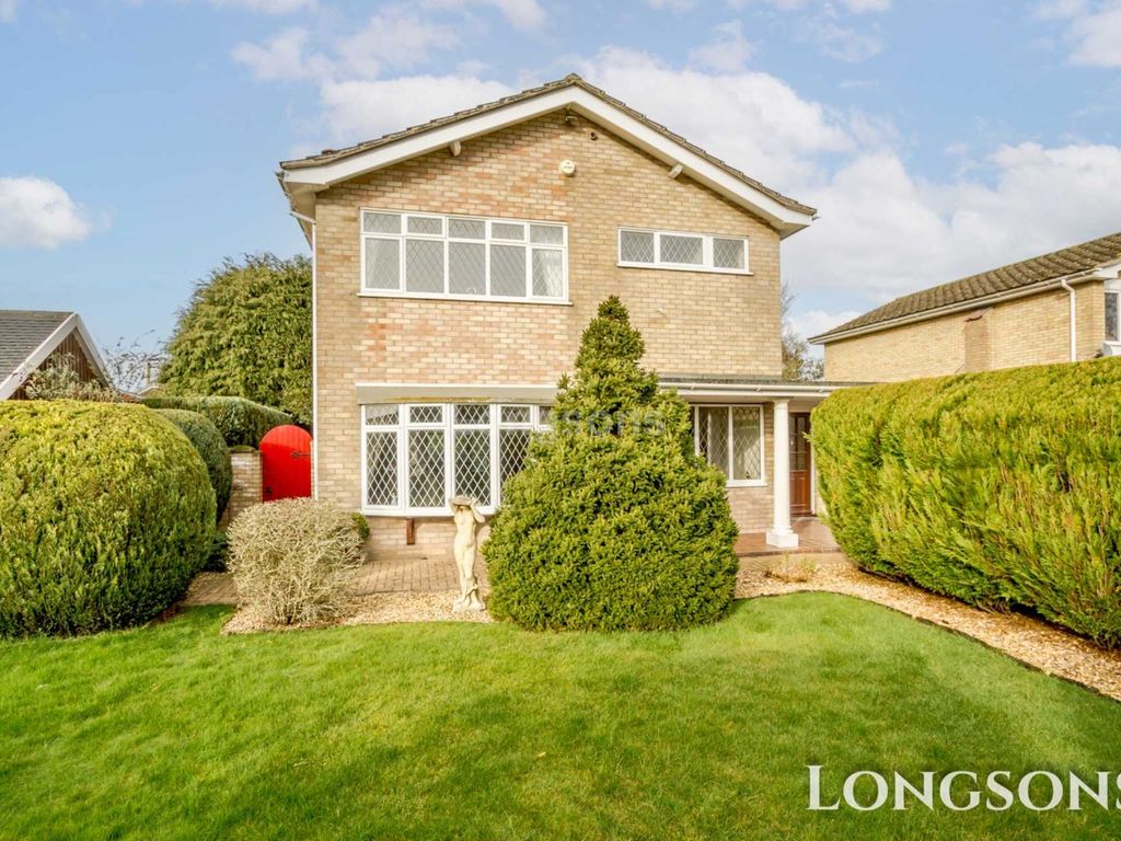 3 bed detached house for sale in Churchill Close, Watton IP25, £325,000