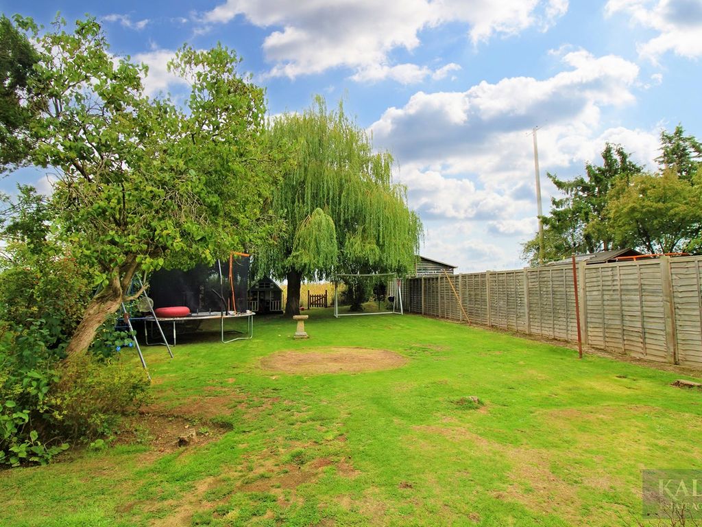 3 bed semidetached house for sale in Stringers Lane, Aston, Stevenage