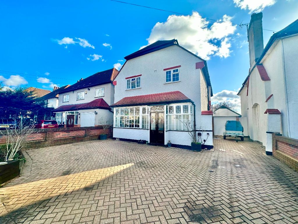 4 bed detached house for sale in Squirrels Heath Road, Harold Wood, Romford RM3, £750,000 Zoopla