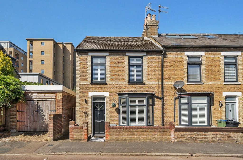 2 bed end terrace house for sale in Franklin Road, Watford