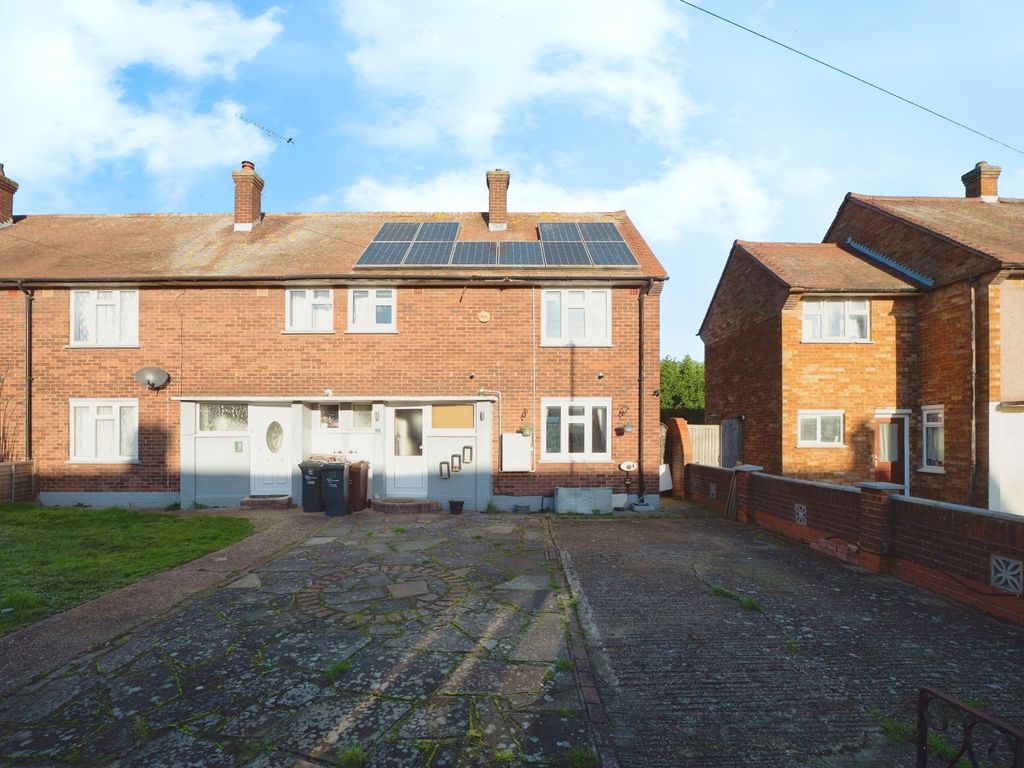 3 bed end terrace house for sale in Kingston Hill Avenue, Romford RM6