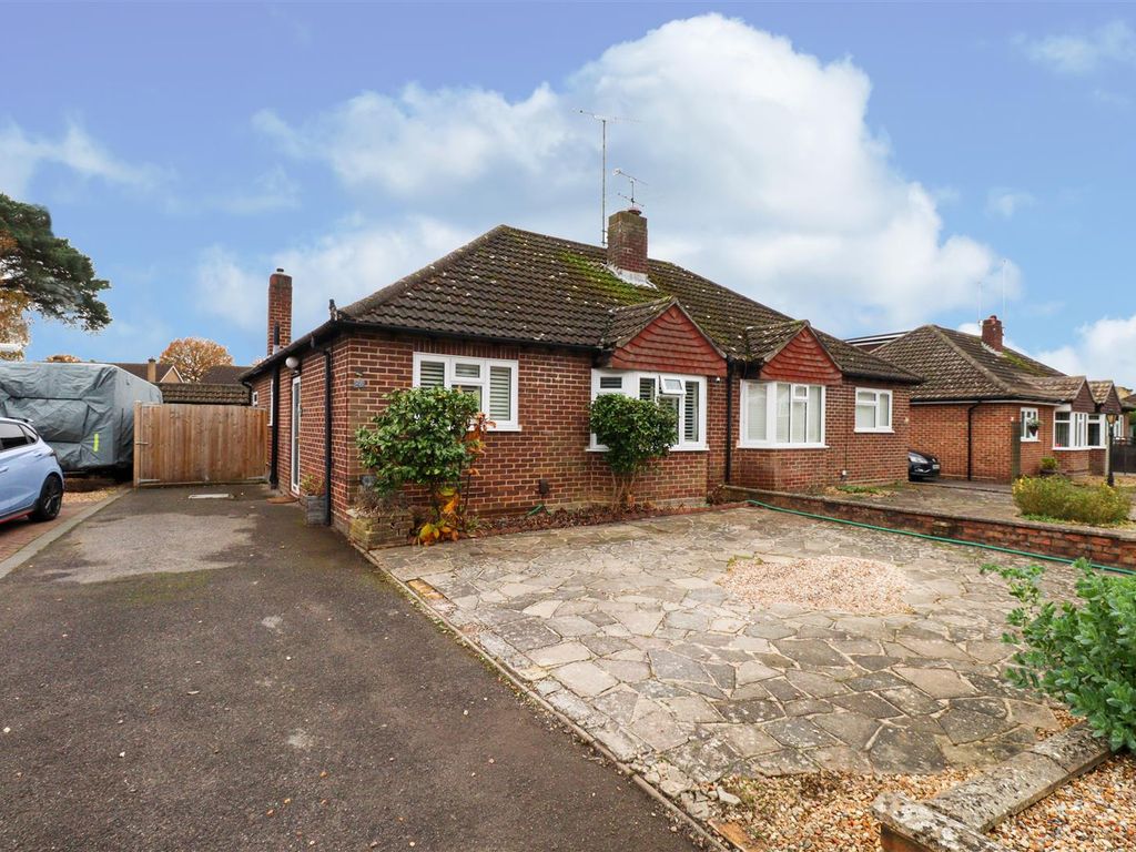 2 bed semidetached bungalow for sale in Linkway, Church Crookham
