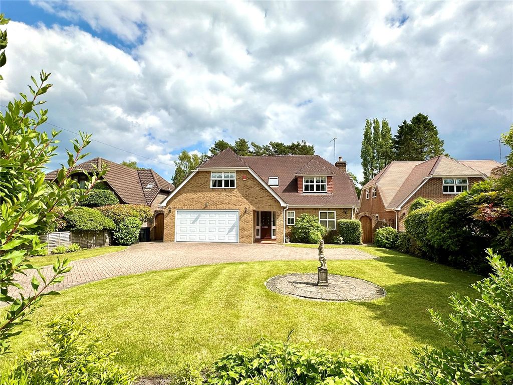 4 bed country house for sale in Lions Lane, Ashley Heath, Ringwood