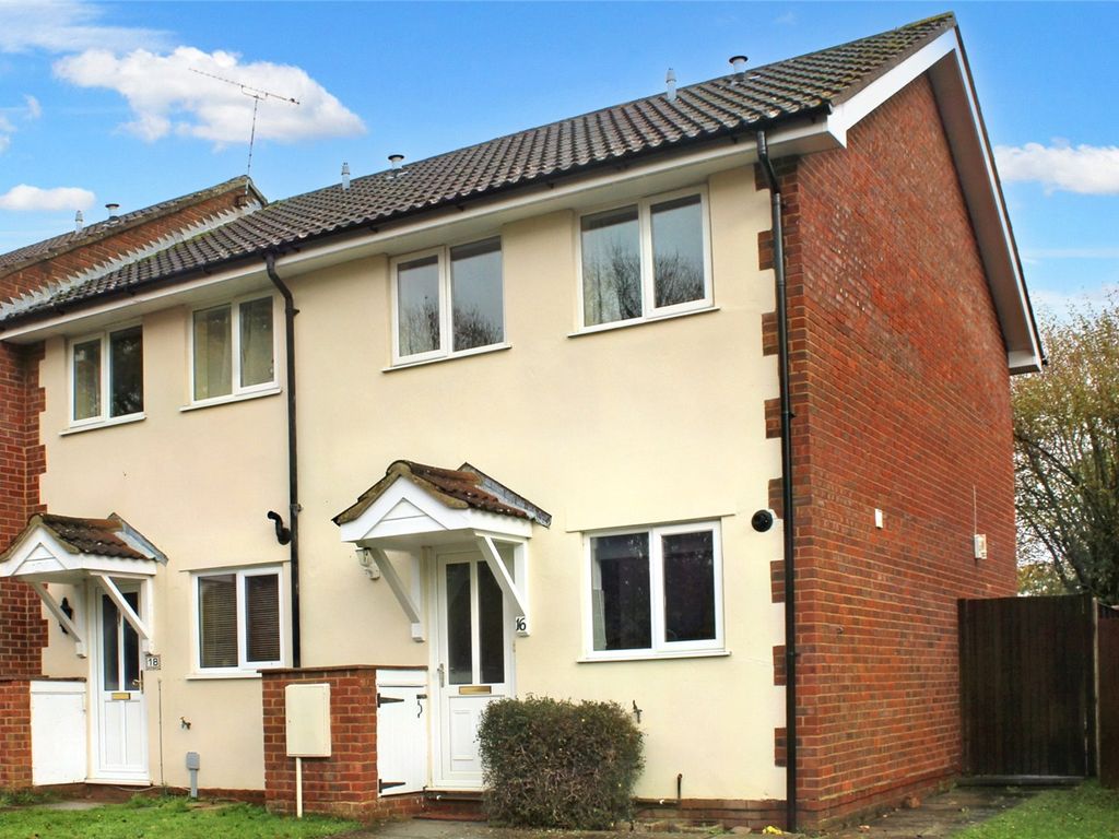 2 bed end terrace house for sale in Wheelers Hill, Hook, Hampshire RG27