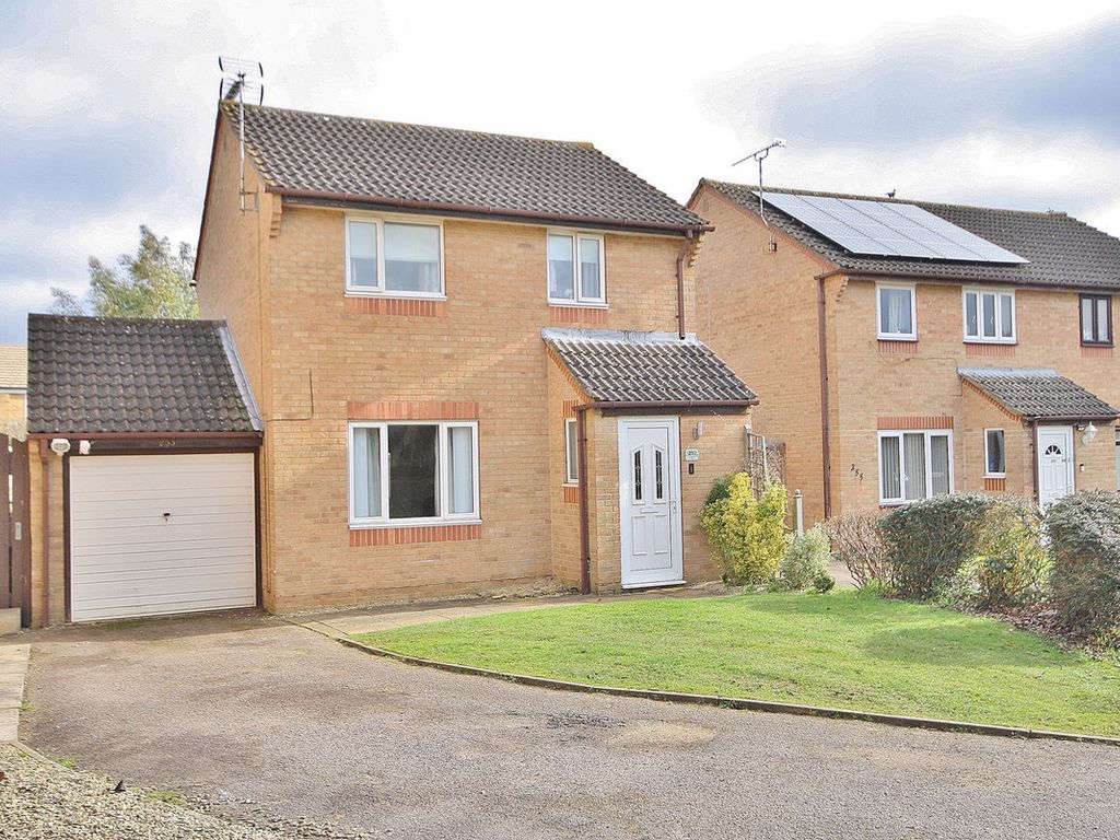 3 bed detached house for sale in Thorney Leys, Witney OX28, £350,000