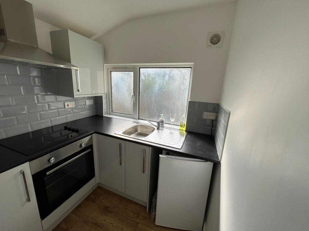 1 bed flat to rent in Cathedral Road, Pontcanna, Cardiff CF11, £850 pcm