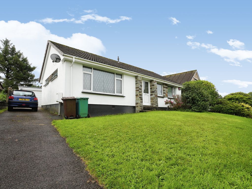 3 bed bungalow for sale in Athelstan Park, Bodmin, Cornwall PL31, £300,000 Zoopla
