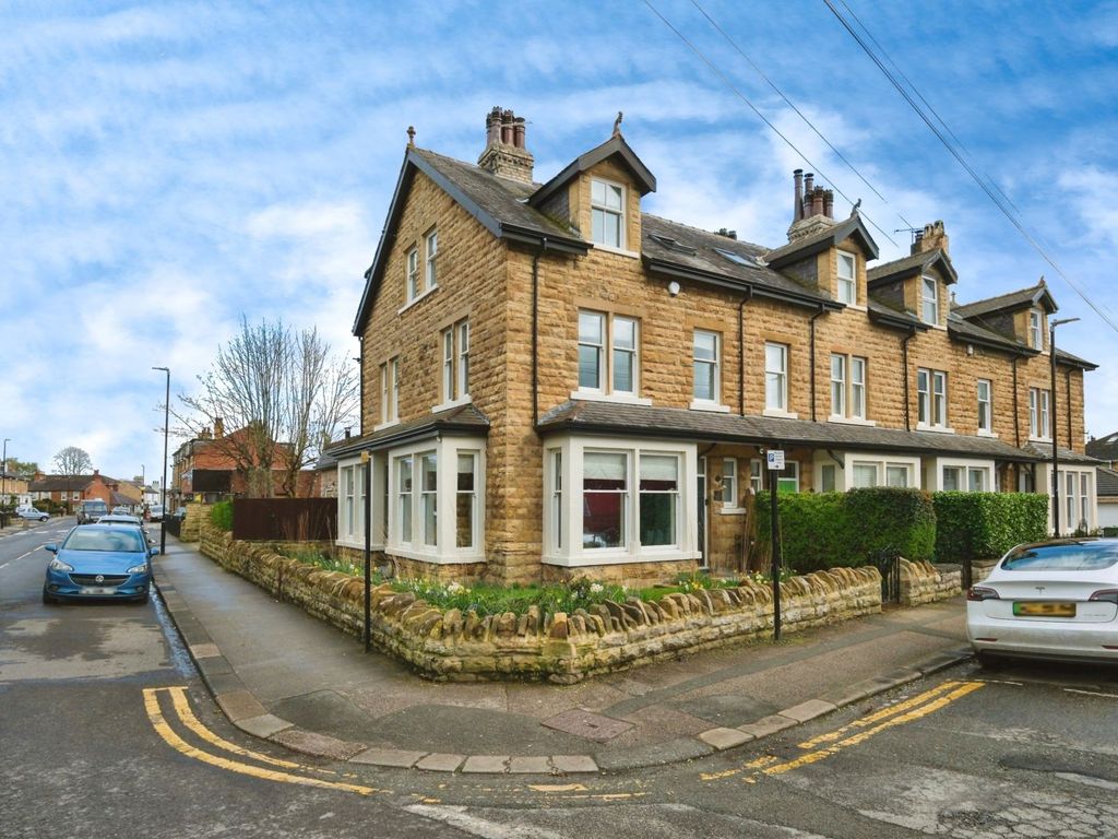 5 bed end terrace house for sale in 8 Caxton Street, Wetherby LS22, £