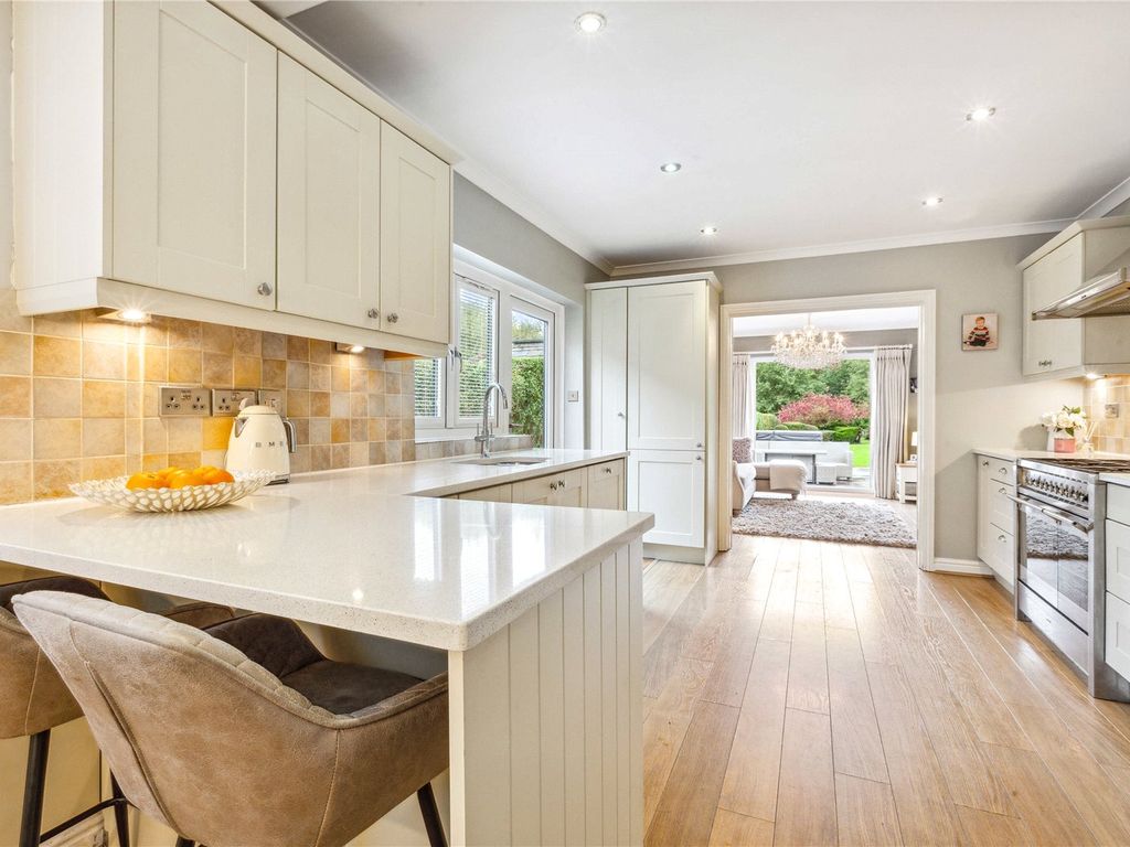 5 bed detached house for sale in Forest Road, Wokingham, Berkshire RG40