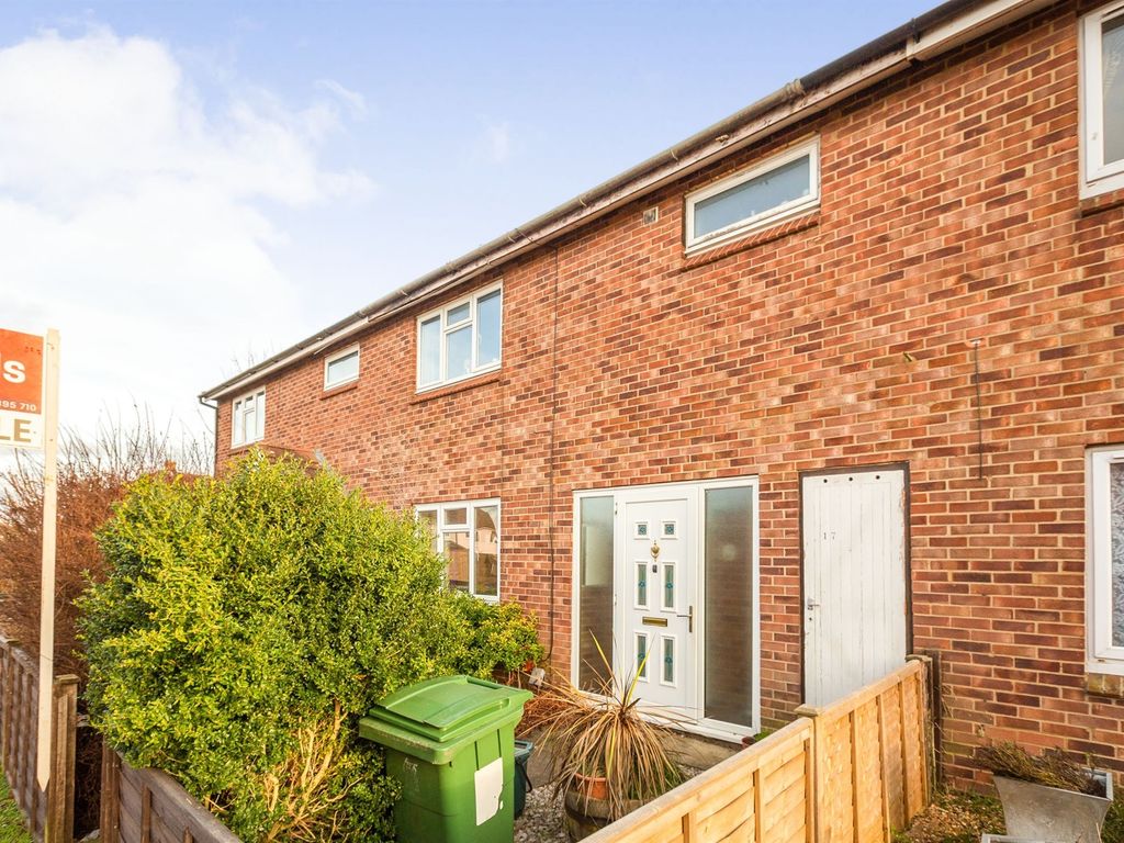 3 bed terraced house for sale in Helford Close, Aylesbury HP21 Zoopla