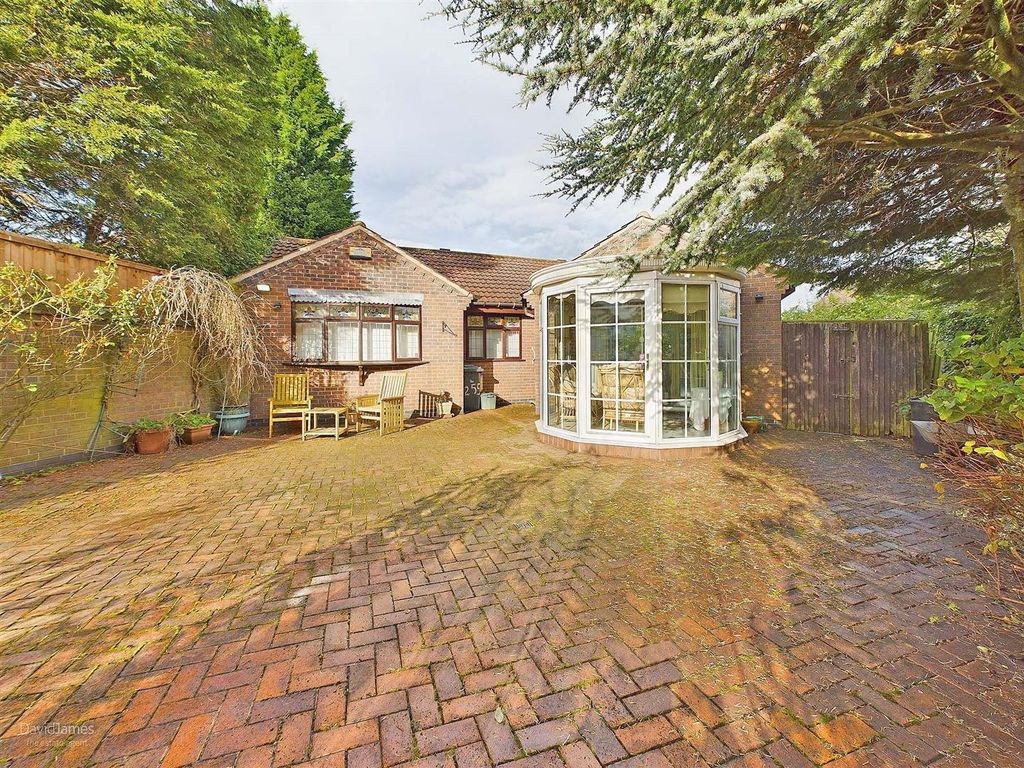 2 bed detached bungalow for sale in Carlton Hill, Carlton, Nottingham