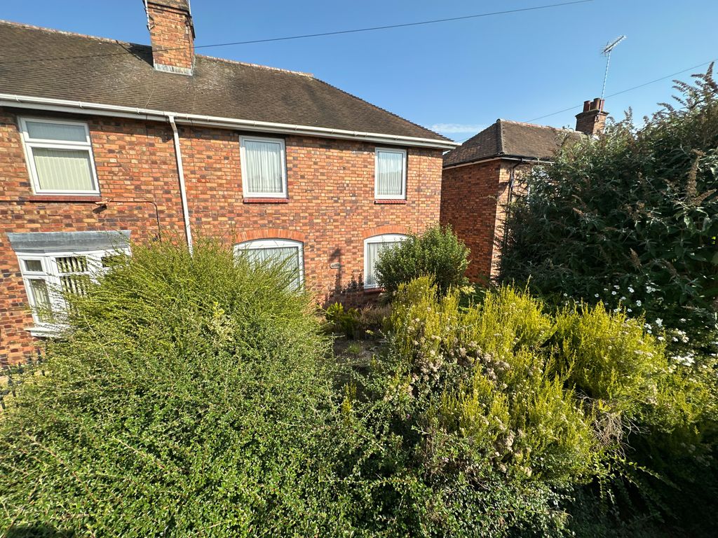 3 bed semidetached house for sale in Hawfield Lane, Winshill, Burton