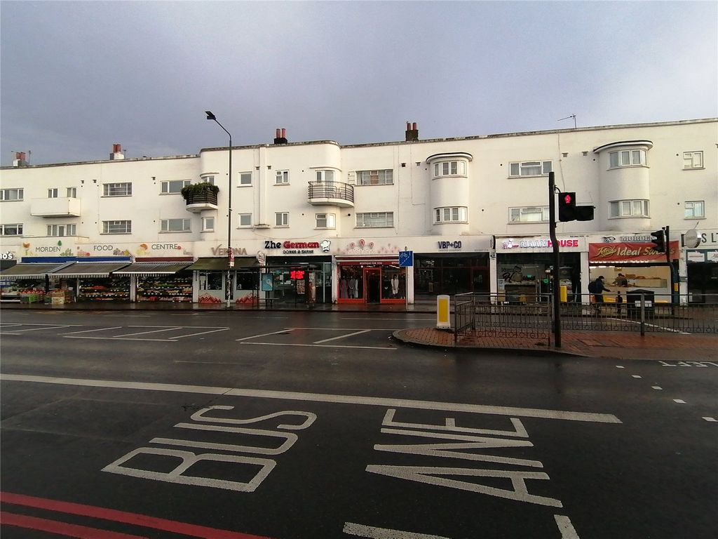3 bed flat for sale in Morden Court, Morden SM4, £260,000 Zoopla