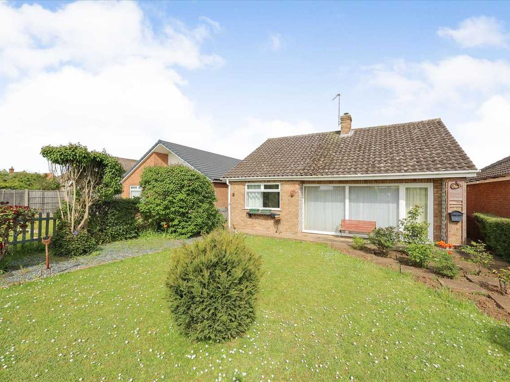 3 bed bungalow for sale in Grantham Road, Waddington, Lincoln LN5, £