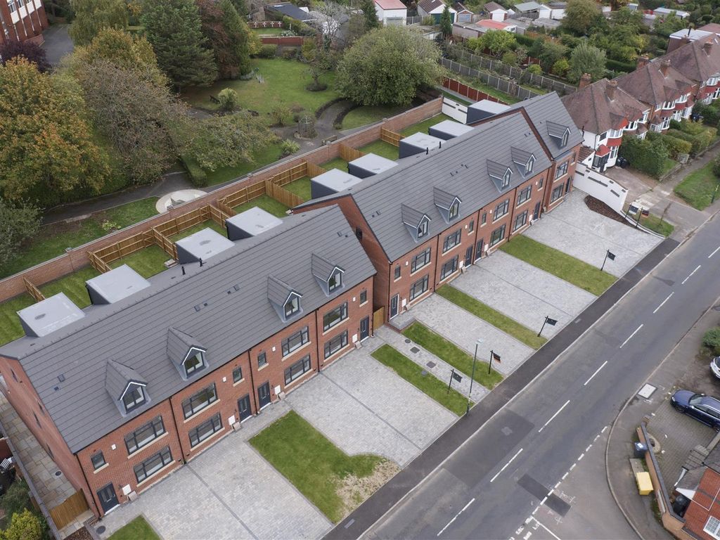 New home, 4 bed detached house for sale in The Orchards, Tennal Road