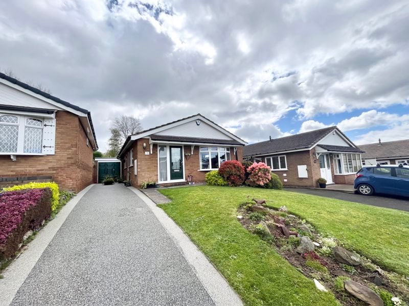 2 bed detached bungalow for sale in Gleneagles Drive, Oakham, Tividale