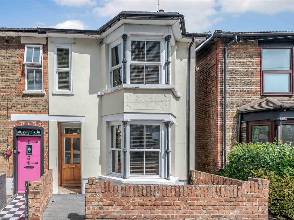 3 bed end terrace house for sale in Victoria Road, Warley, Brentwood