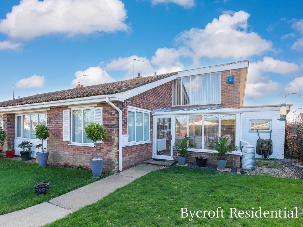 3 bed semidetached bungalow for sale in Firs Avenue, Ormesby, Great