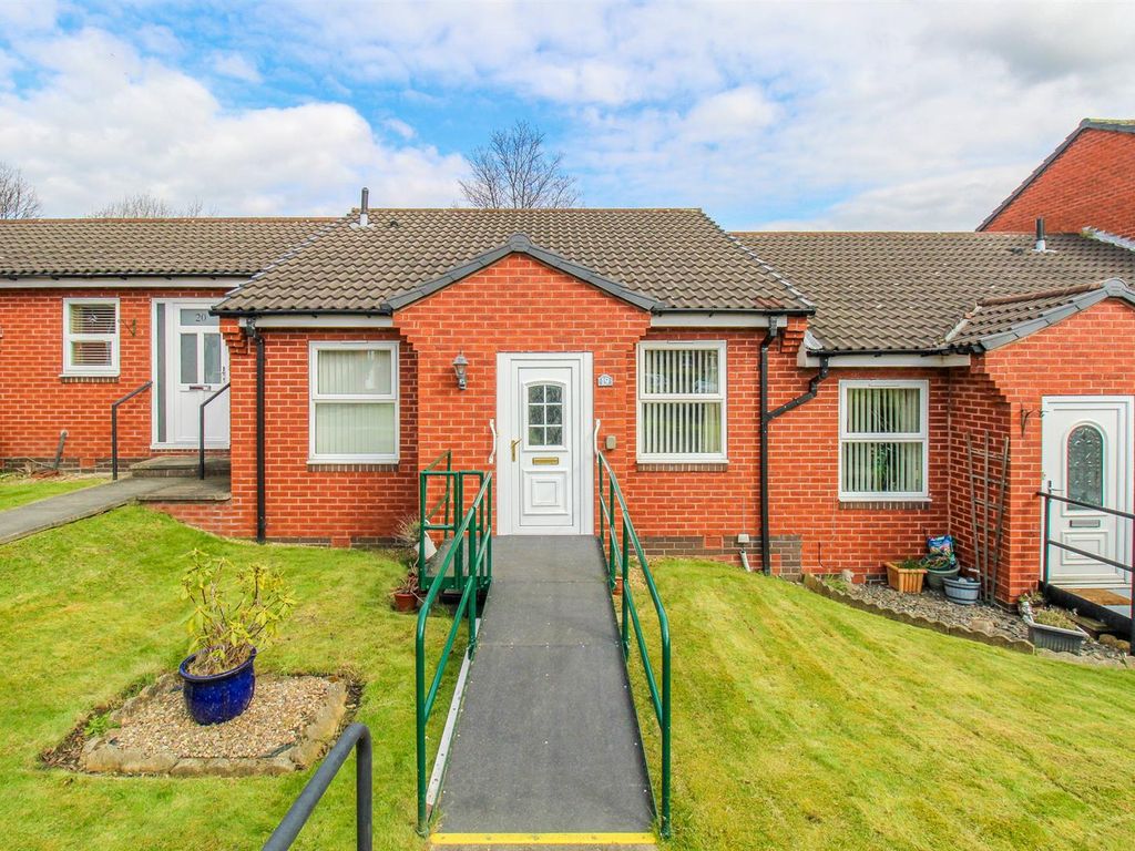 2 bed terraced bungalow for sale in Holly Court, Outwood, Wakefield WF1