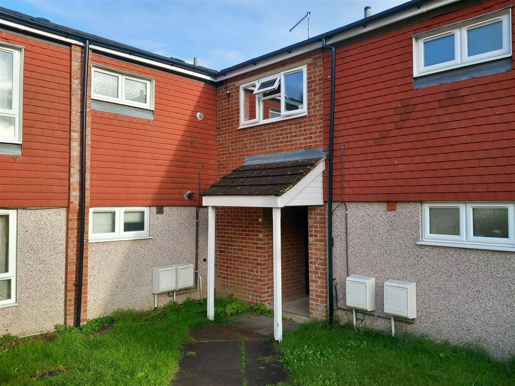 1 bed flat to rent in The Chantrys, Farnham GU9, £995 pcm Zoopla