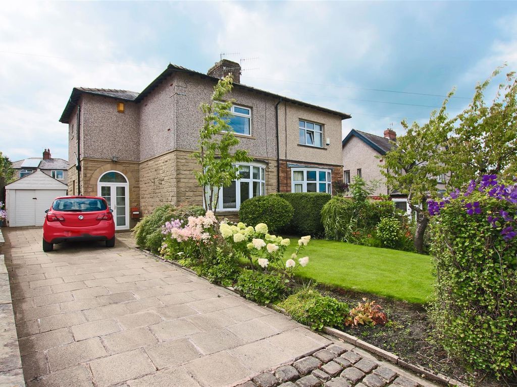 2 bed semidetached house for sale in Pasturegate, Burnley BB11, £