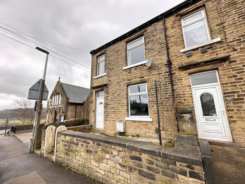 2 bed terraced house to rent in Moorlands Road, Lindley, Huddersfield