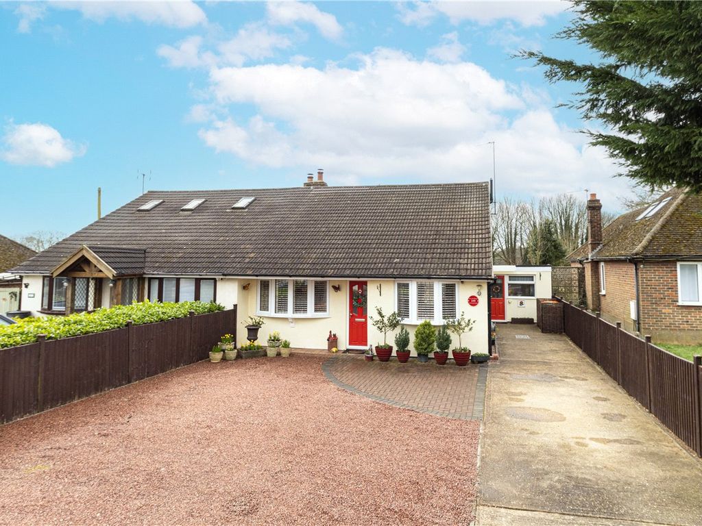 3 bed bungalow for sale in Common Road, Kensworth, Dunstable