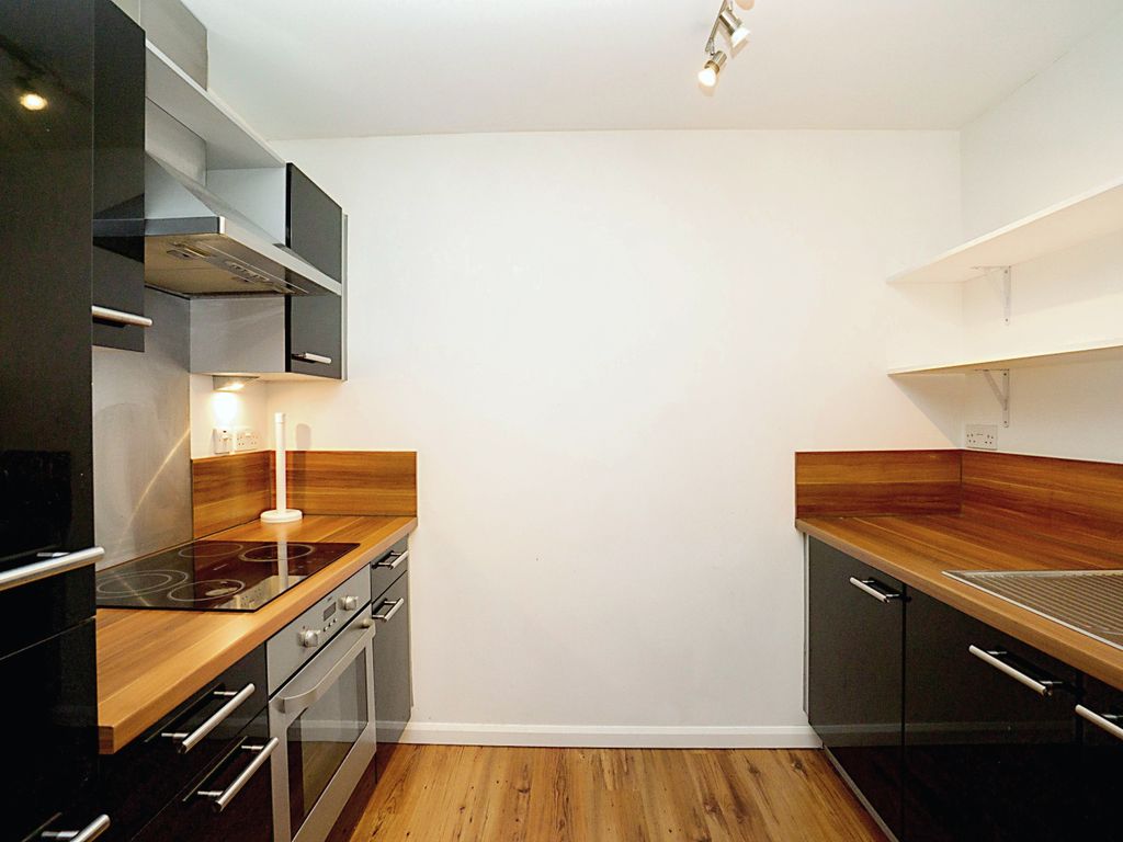 2 bed flat to rent in Mann Island, Liverpool, Merseyside L3 Zoopla