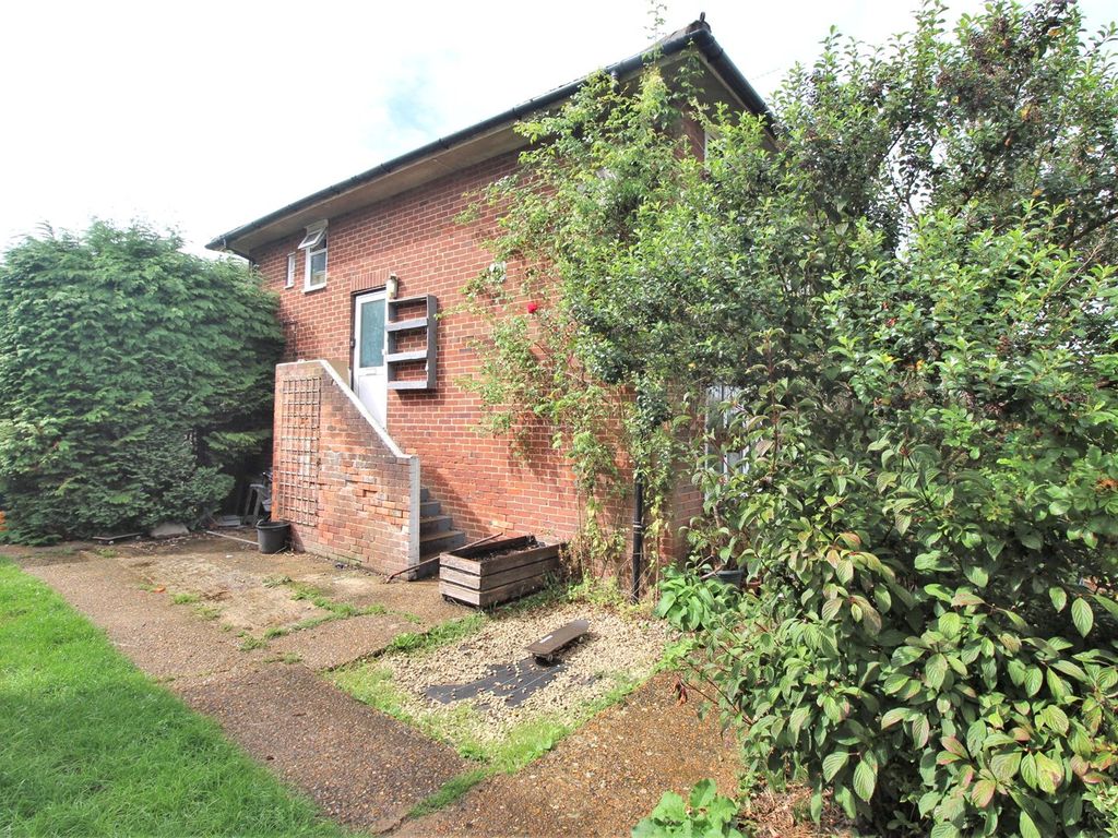 Talbot Road Farnham Surrey GU9  