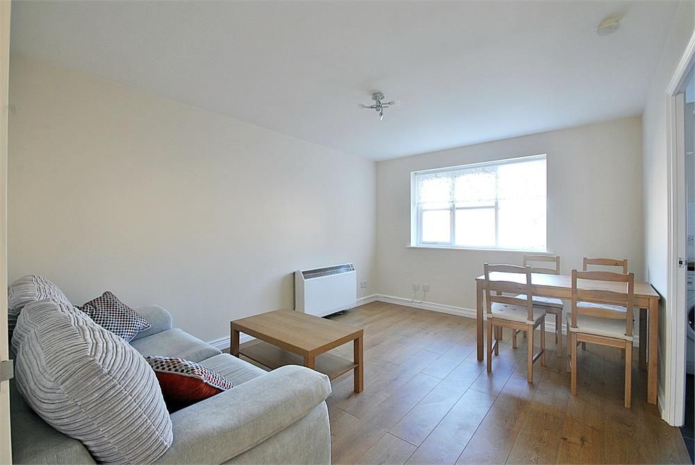 1 bed flat to rent in Court, 32 Somerton Road, London NW2, £