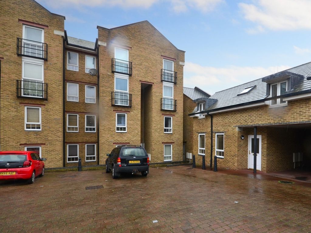 1 bed flat to rent in Estuary Reach, Pleasant Row, Gillingham ME7, £850