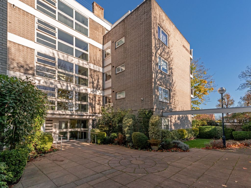 Woodford Road, London E18