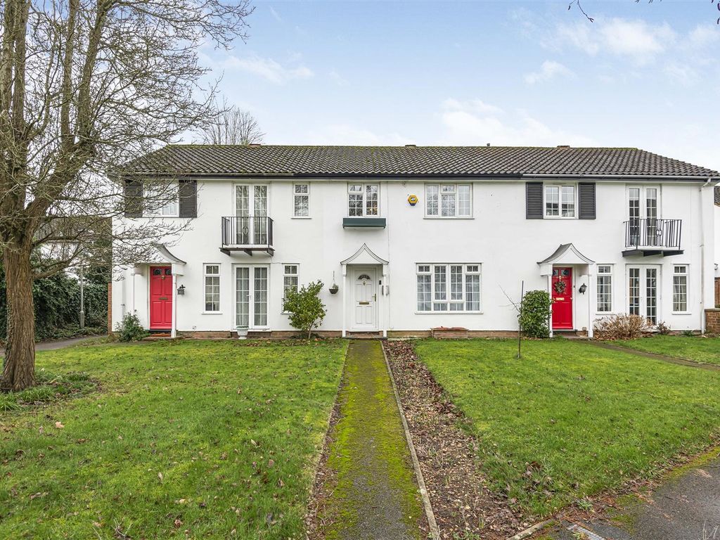 3 bed terraced house for sale in Hollins Walk, Reading RG30, £440,000