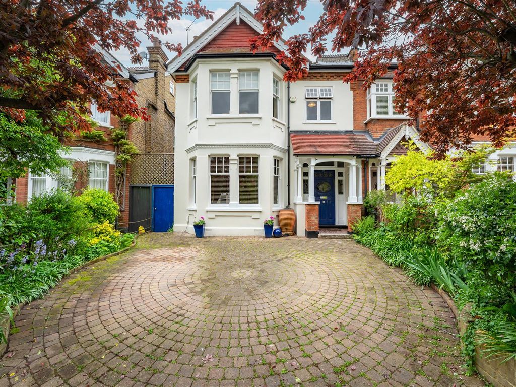 4 bed semidetached house for sale in Elers Road, Northfields, London