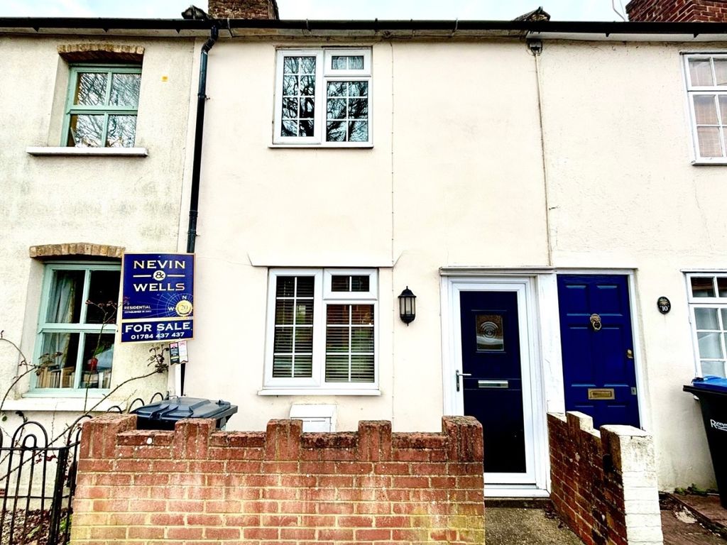 2 bed terraced house for sale in Harvest Road, Englefield Green, Egham