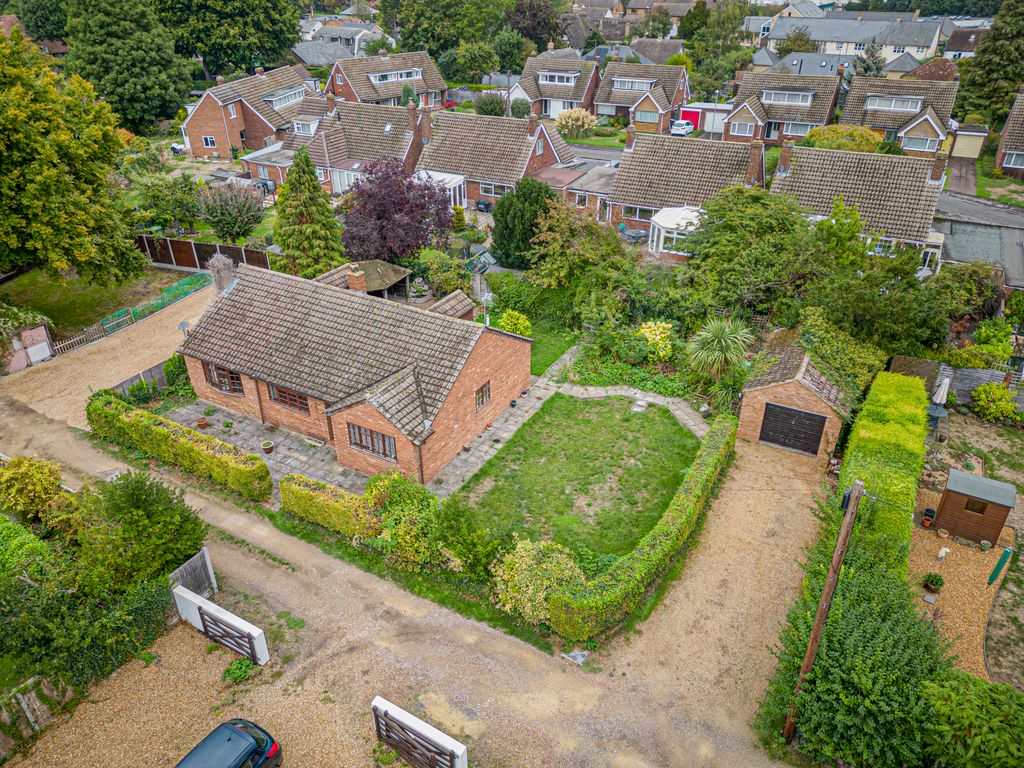 4 bed detached bungalow for sale in Chapel Lane, Melbourn, Royston SG8