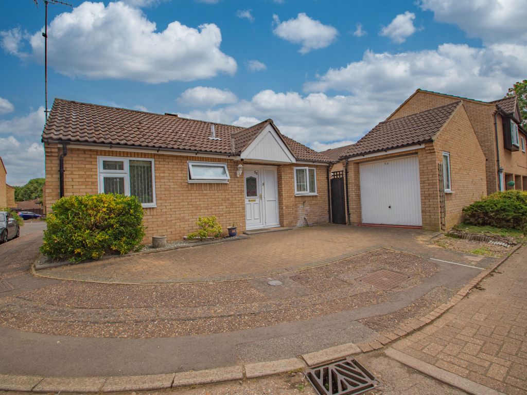 2 bed bungalow for sale in Orton Wistow, Peterborough PE2, £