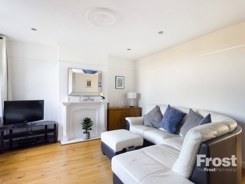 2 bed for sale in Penton Avenue, StainesUponThames, Surrey TW18 Zoopla